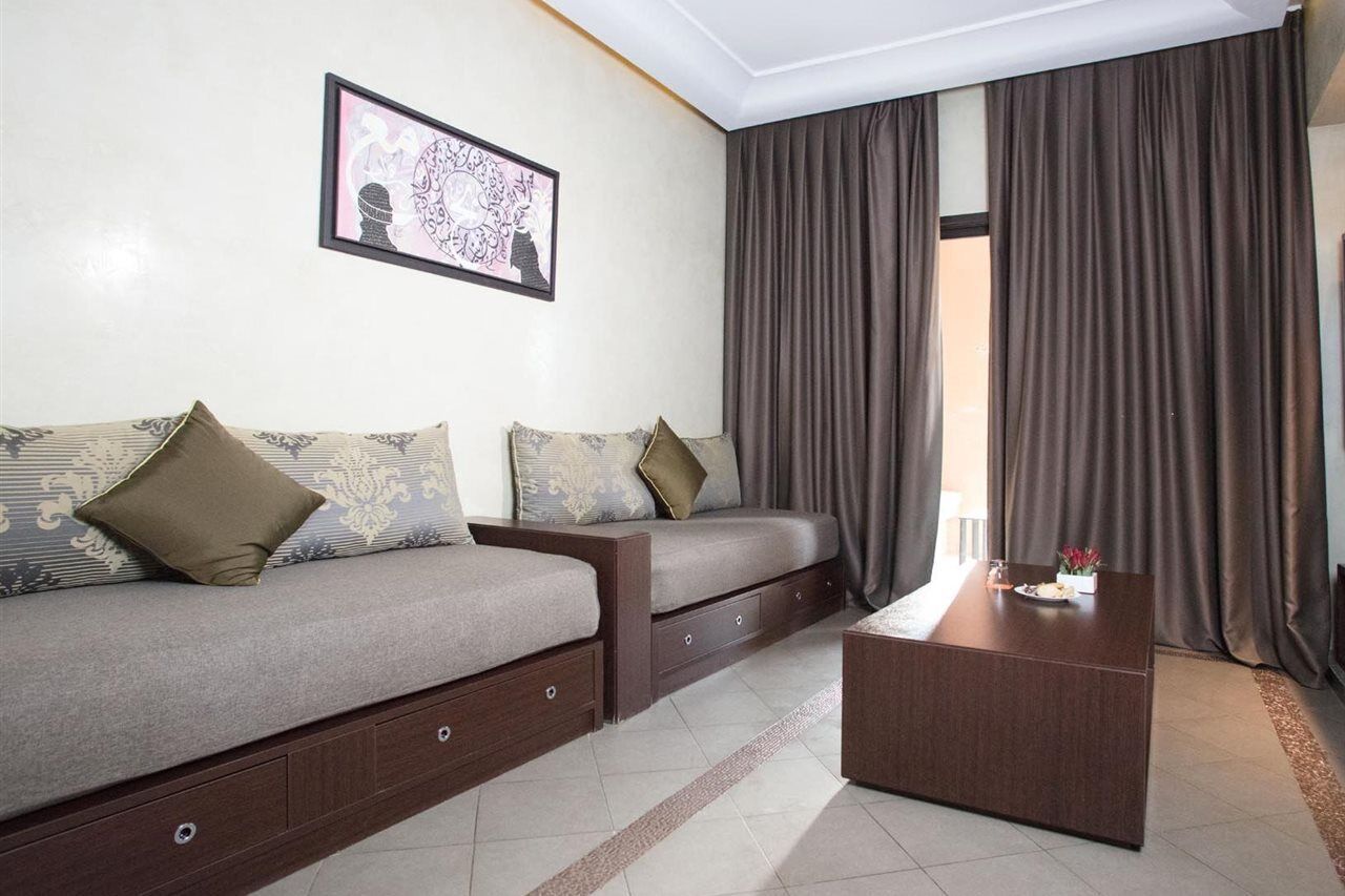 Kenzi Club Agdal Medina Otel Lahebichate Dış mekan fotoğraf A living room in a hotel