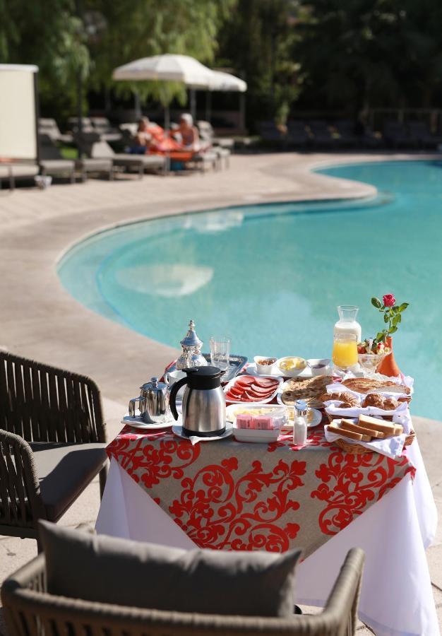 Kenzi Club Agdal Medina Otel Lahebichate Dış mekan fotoğraf Breakfast at the pool